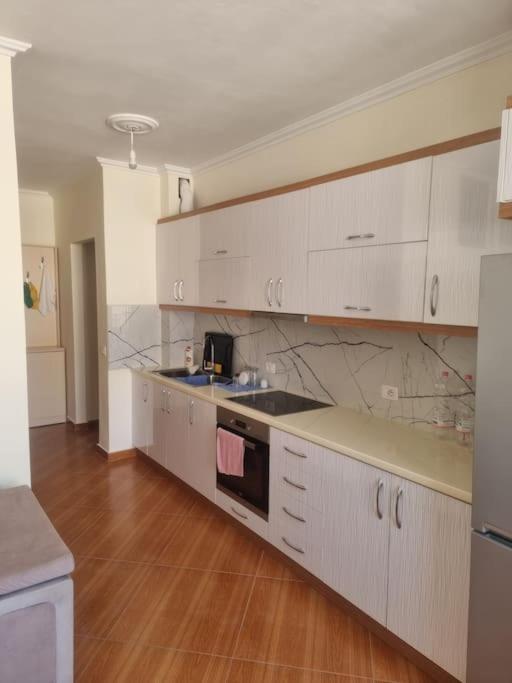 Lovely 2 Bedroom Apartment just 30m from the Sea - Image 9