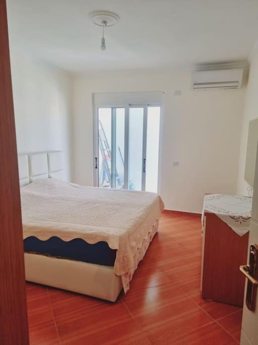 Lovely 2 Bedroom Apartment just 30m from the Sea - Image 2