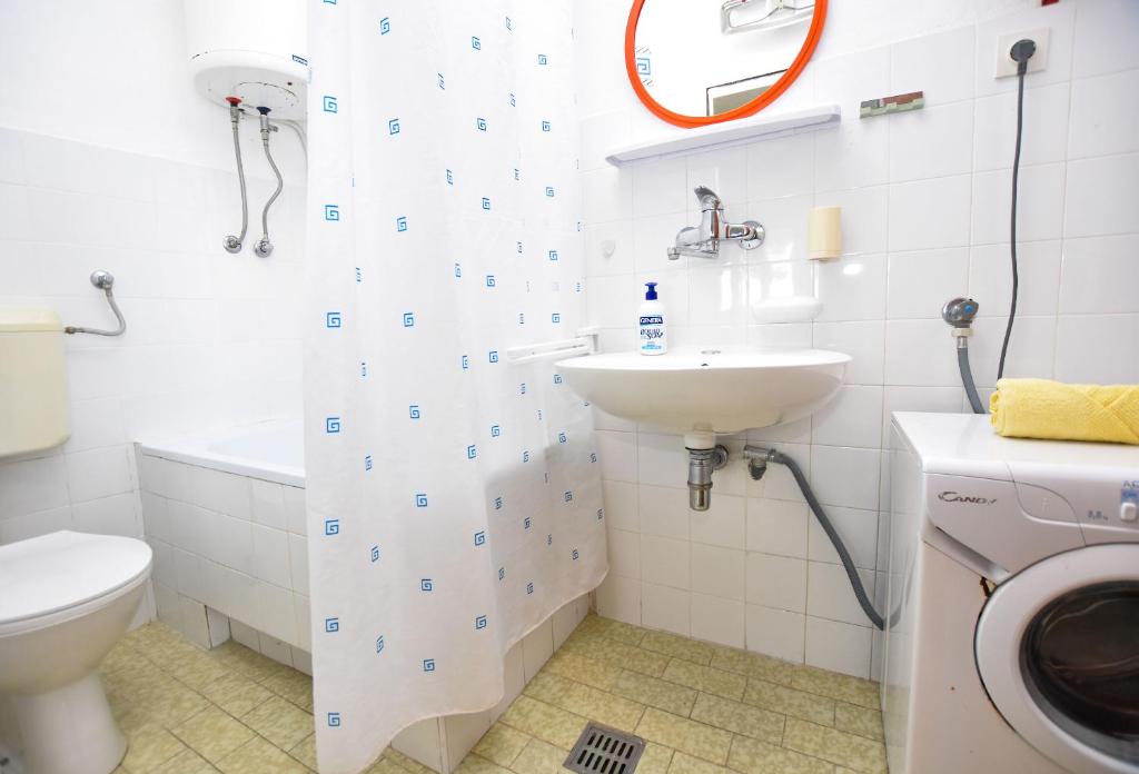 Bilik mandi di Apartments Ziva