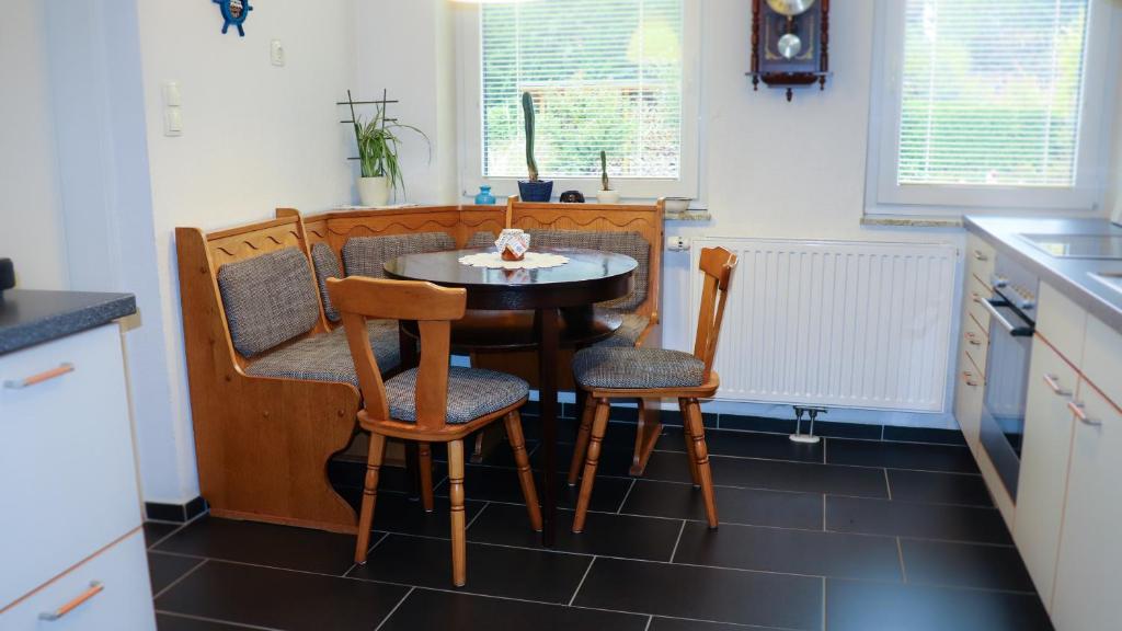 Kuchyň nebo kuchyňský kout v ubytování Ferienwohnung - a Auszeit