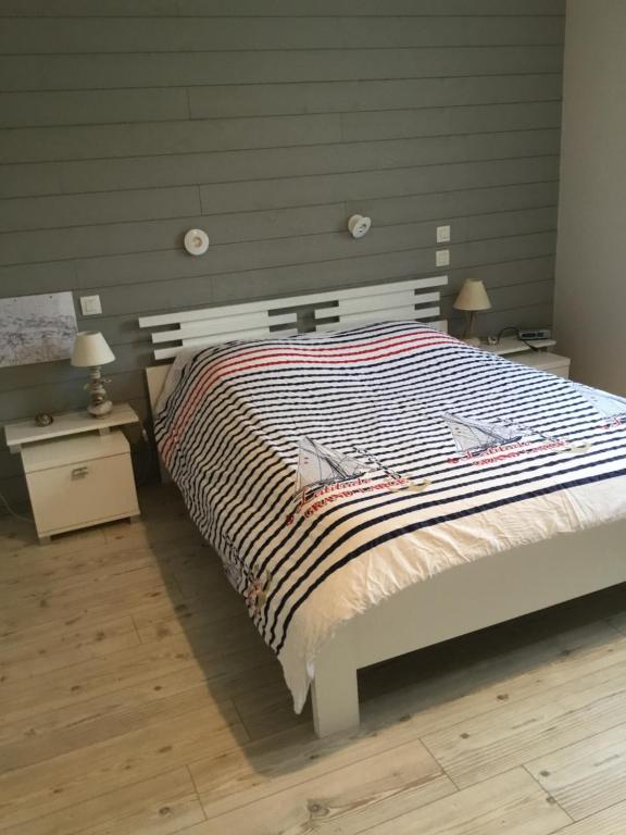 Postel nebo postele na pokoji v ubytování Luc sur mer