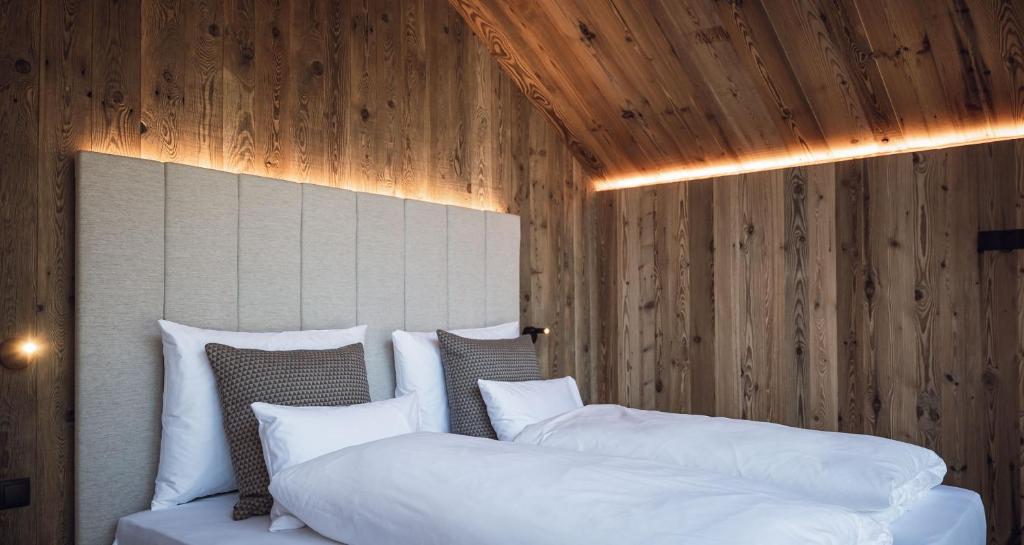 Posteľ alebo postele v izbe v ubytovaní Amus Chalets Dolomites - Luxury Chalets South Tyrol