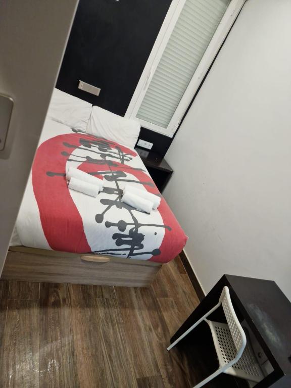 Cama o camas de una habitación en Hostal Corazón de Madrid