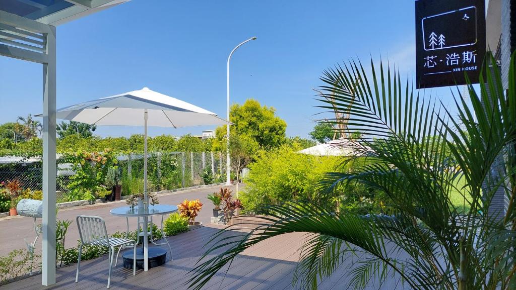 Κήπος έξω από το Xinhouse Homestay