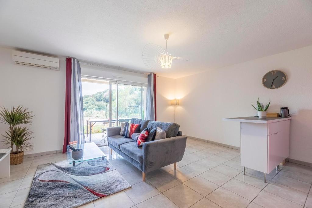 Posedenie v ubytovaní Appartement cosy et spacieux avec jardin et parking