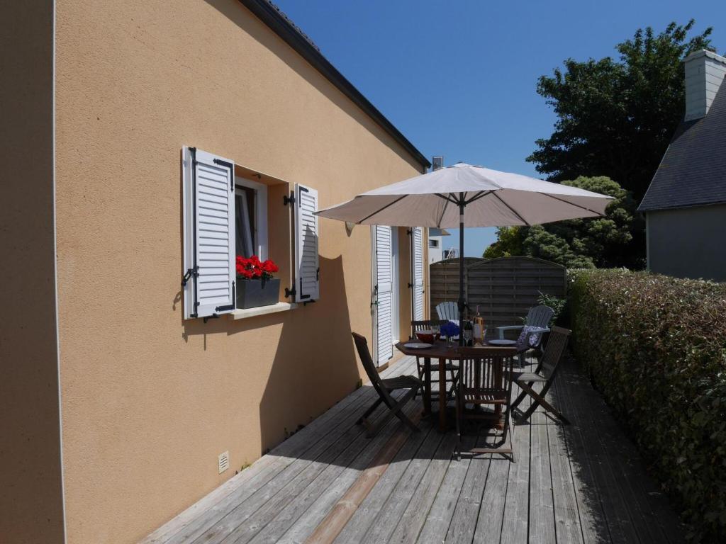 a patio with a table and an umbrella at Holiday home with sea views, Plounéour-Brignogan-Plages in Plounéour-Trez