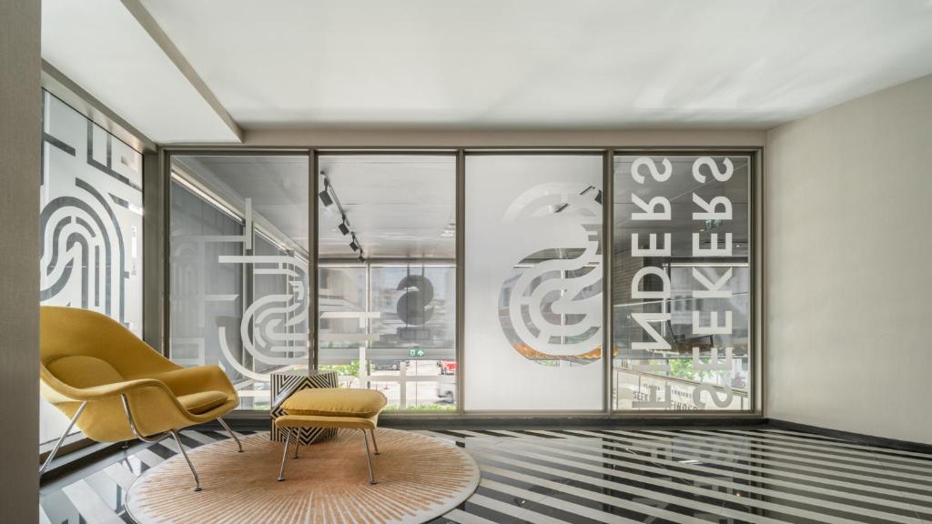 Seekers Finders Rama IV Hotel SureStay Collection by BW - Resim 45