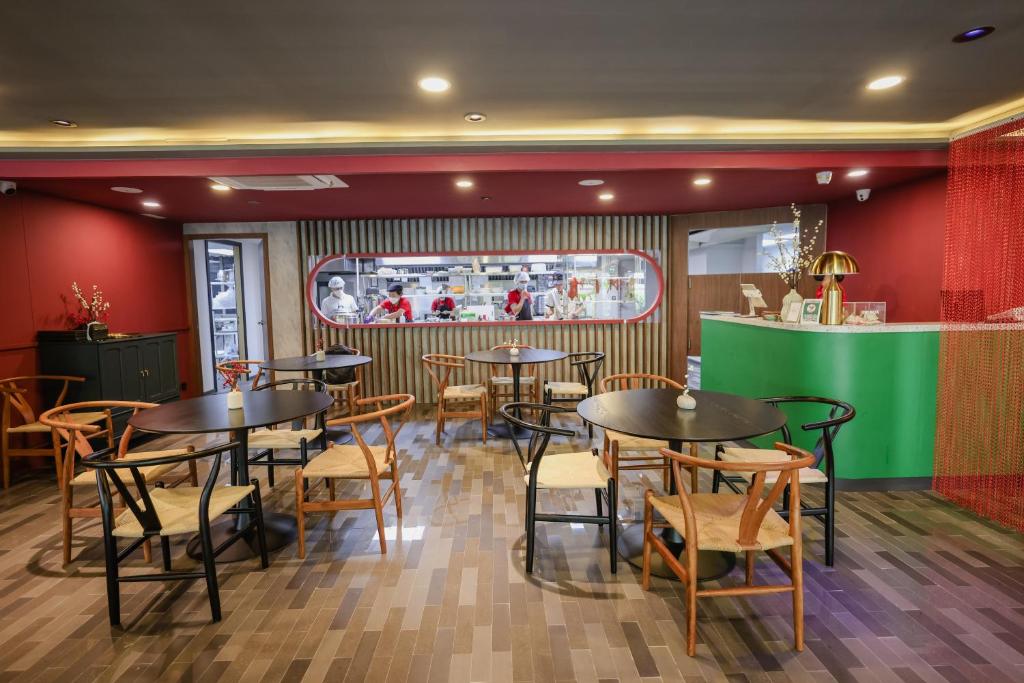 Seekers Finders Rama IV Hotel SureStay Collection by BW - Resim 13