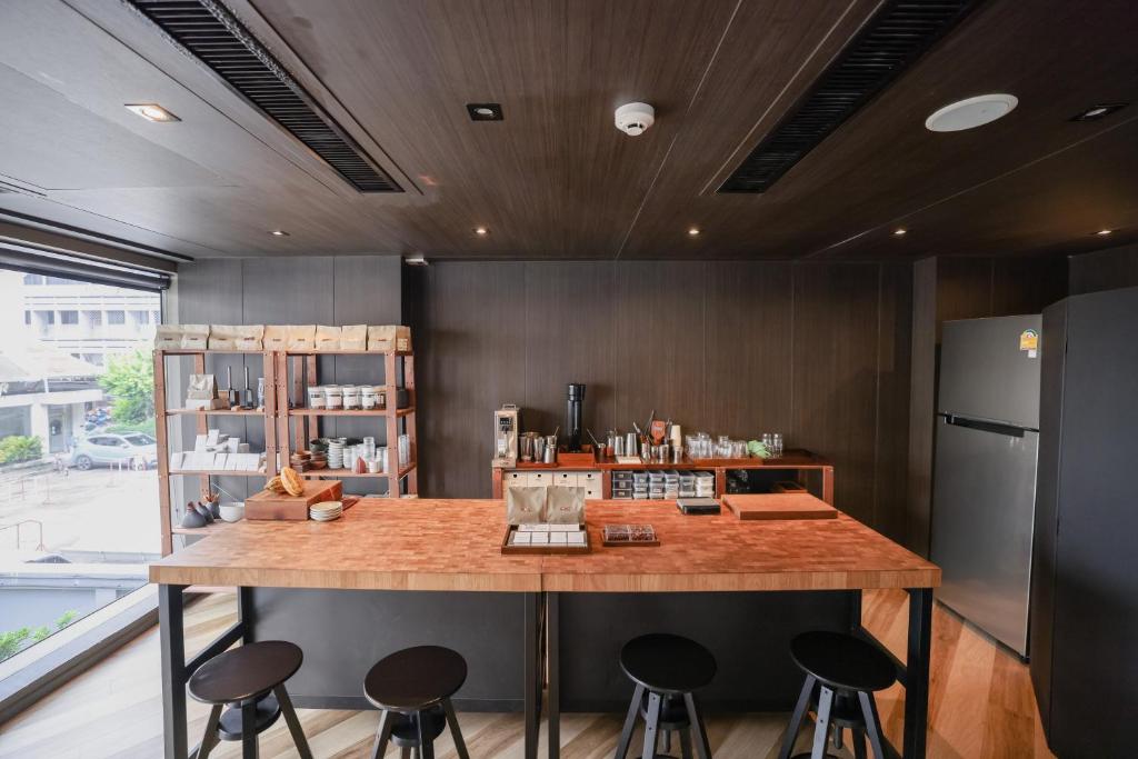 Seekers Finders Rama IV Hotel SureStay Collection by BW - Resim 24