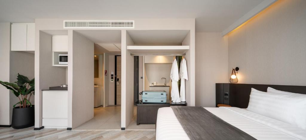 Seekers Finders Rama IV Hotel SureStay Collection by BW - Resim 40