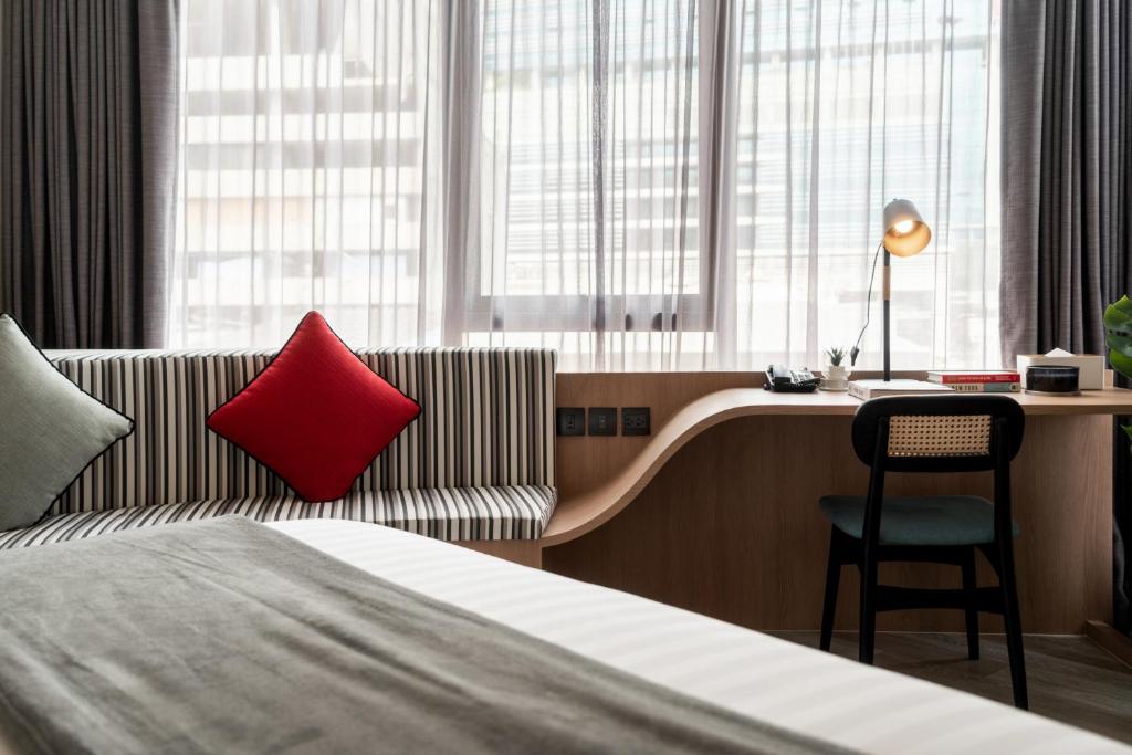 Seekers Finders Rama IV Hotel SureStay Collection by BW - Resim 7