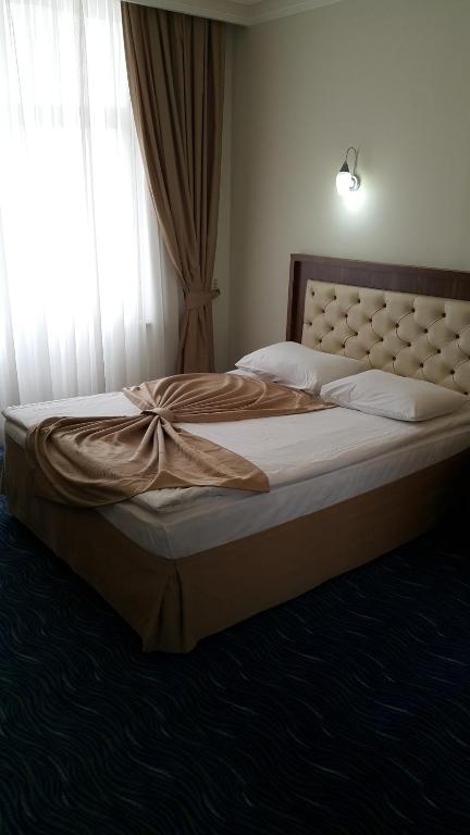 Postel nebo postele na pokoji v ubytování Miroglu Hotel