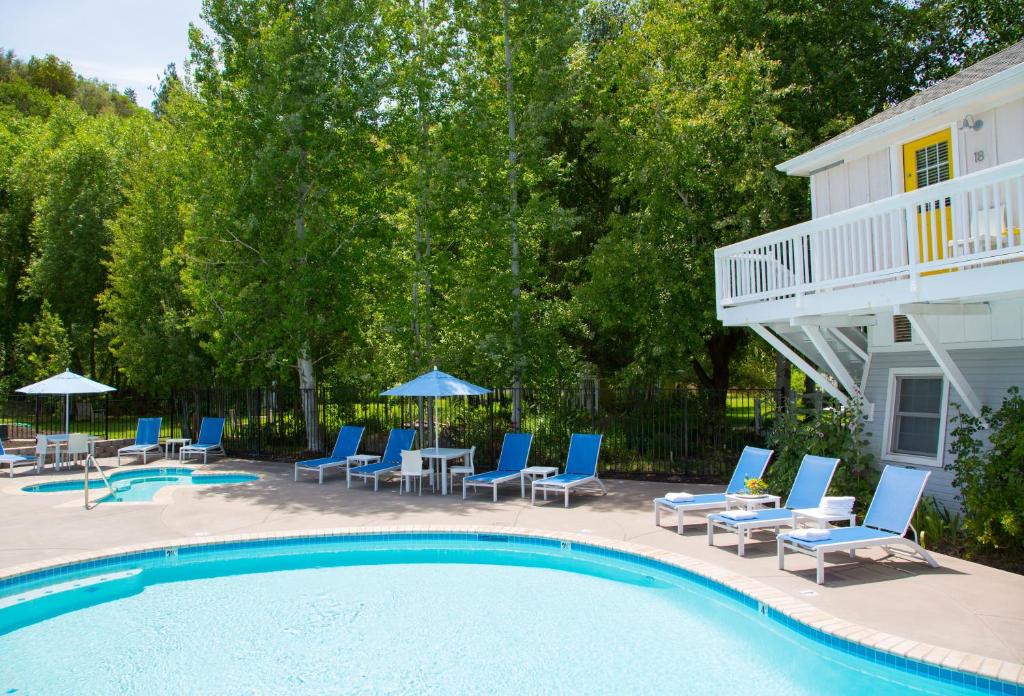 Bazén v ubytování Lithia Springs Resort nebo v jeho okolí