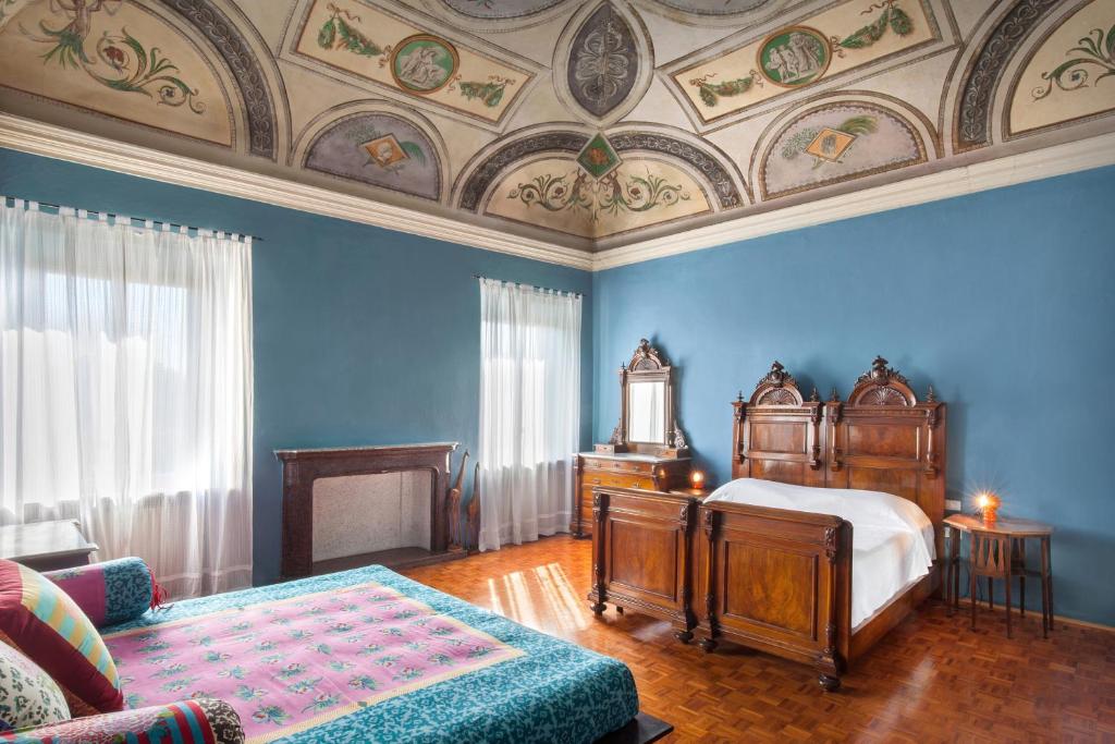 A bed or beds in a room at Villa Oleandra with Pool up to 12 People