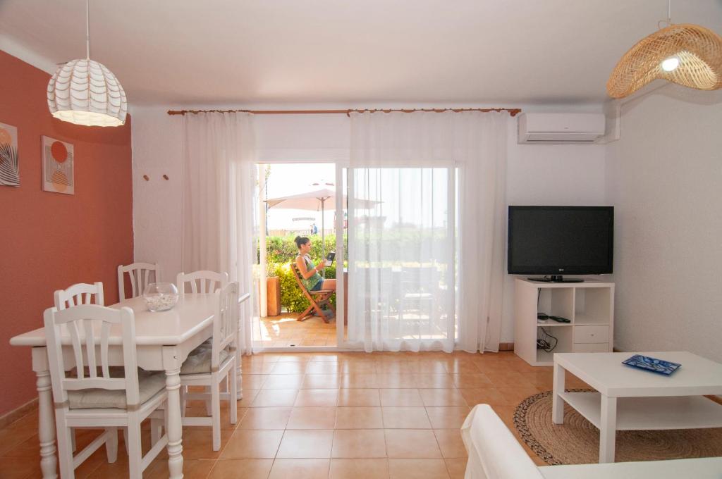 TV a/nebo společenská místnost v ubytování Seafront L'Estartit Apartments
