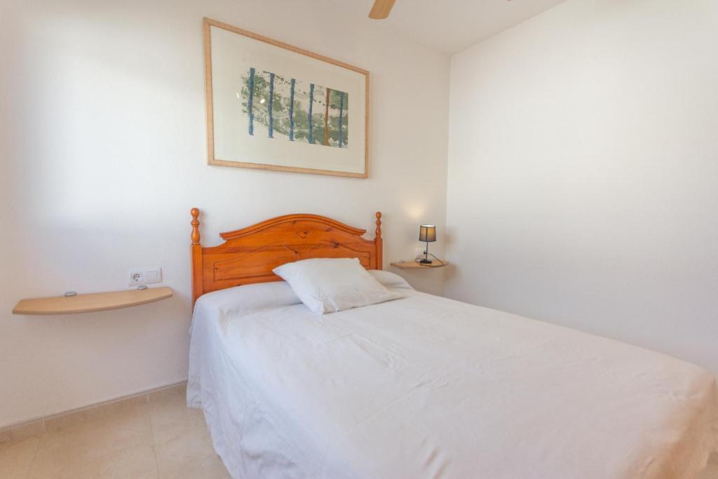 Posteľ alebo postele v izbe v ubytovaní INNOUTHOME Villa privada familiar con piscina rovelló