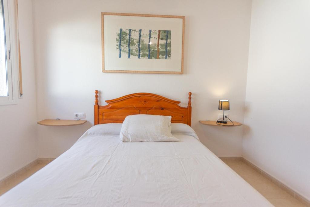 Posteľ alebo postele v izbe v ubytovaní INNOUTHOME Villa privada familiar con piscina rovelló