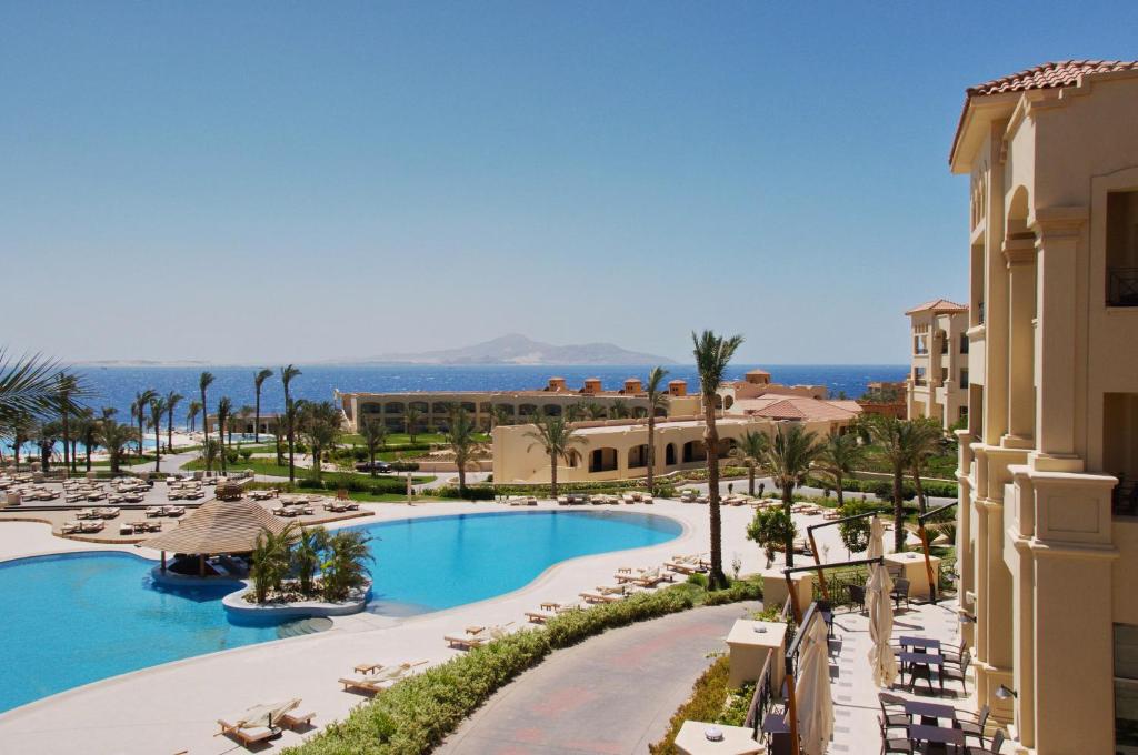 Piscine de l'établissement Cleopatra Luxury Resort Sharm El Sheikh ou située à proximité