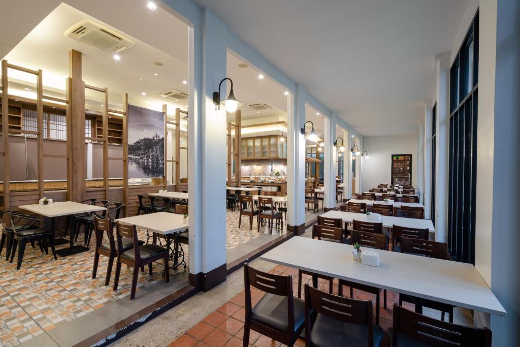 Restaurace v ubytování Bhukitta Boutique Hotel Phuket Town