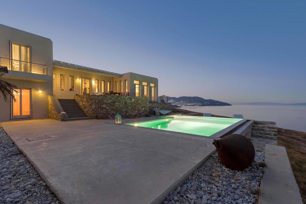 Naturlandskabet i nærheden af villaen