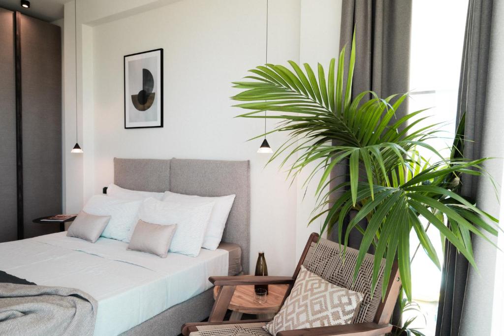 A bed or beds in a room at Insulae Resort