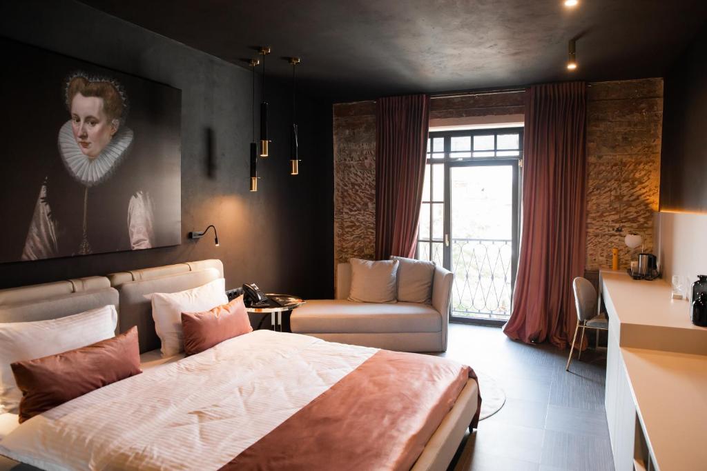 Victoria Deluxe Hotel - 