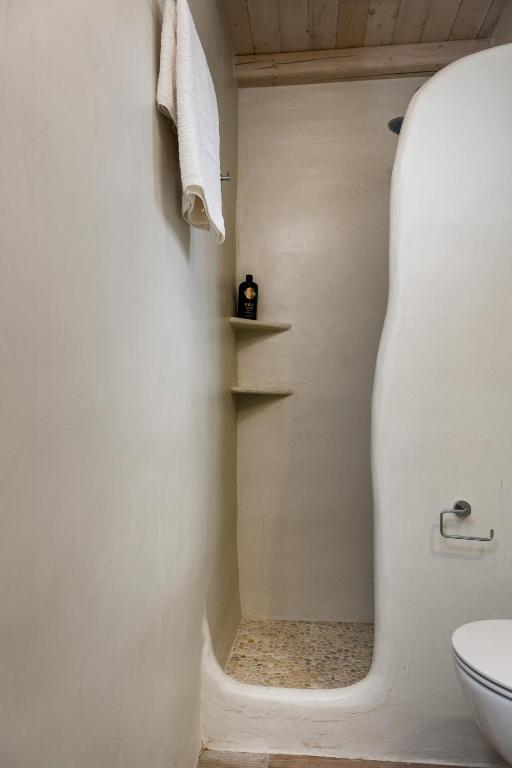 a bathroom with a toilet and a sink at Elizabeth's small apartment in Naxos Chora