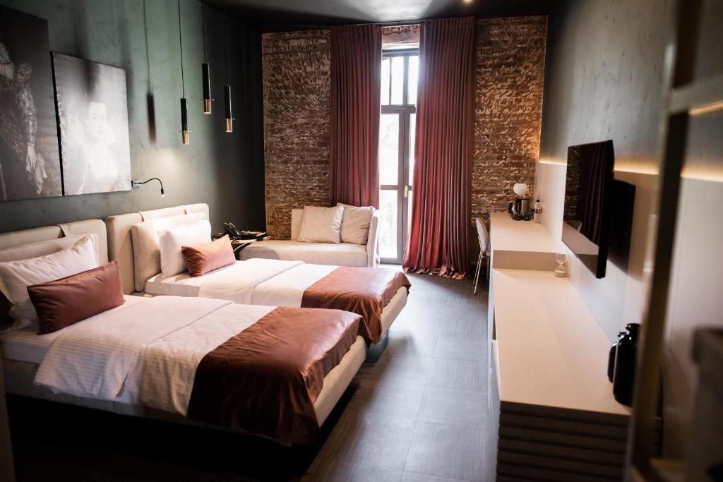 Victoria Deluxe Hotel - 