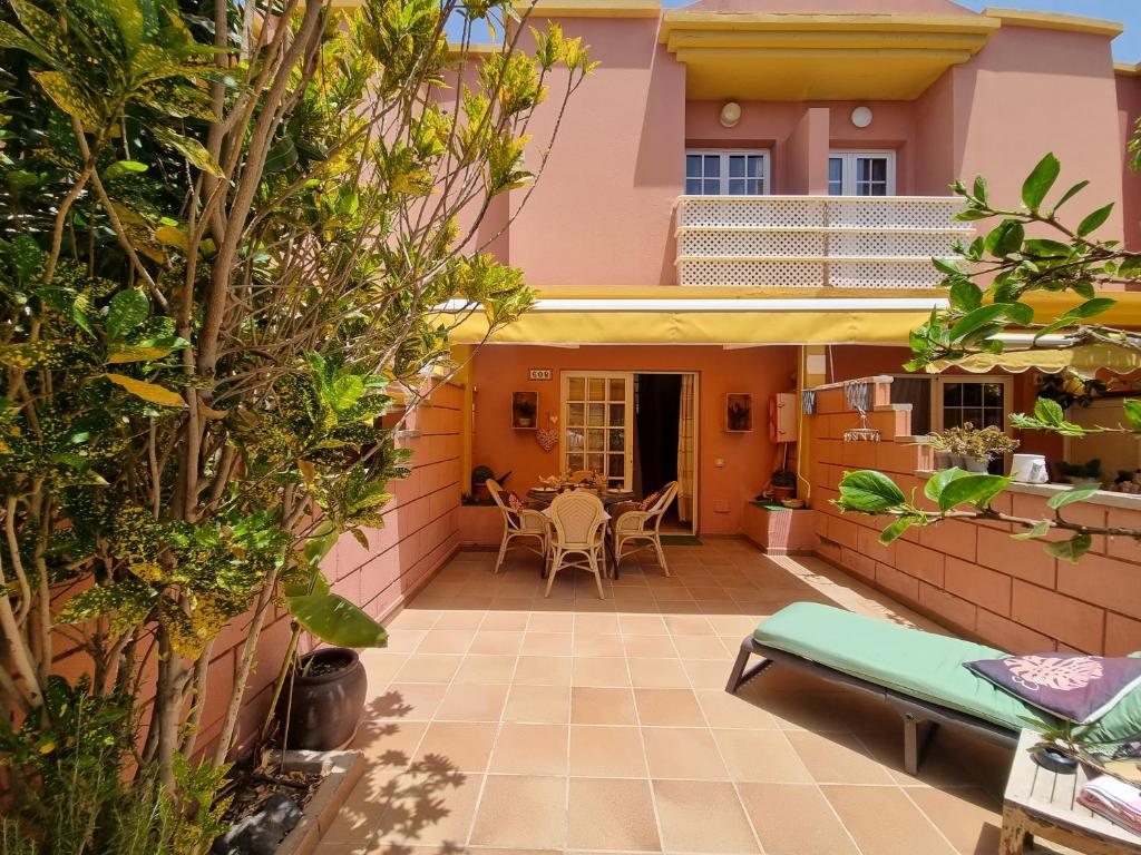 Zdjęcie z galerii obiektu Top1 Green Sea Bungalow jardin w mieście Maspalomas