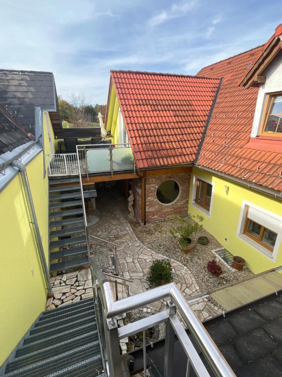 an overhead view of a house with a roof at Ferienwohnung im Thermenland in Fürstenfeld