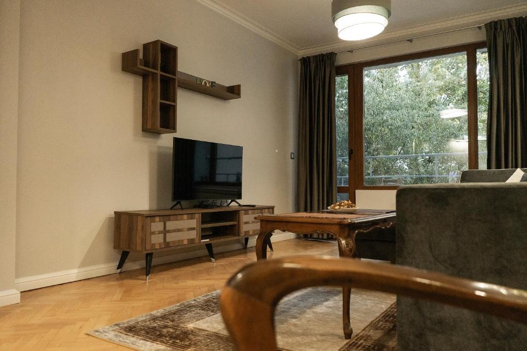 TV a/nebo společenská místnost v ubytování Jasmine Central Apartment