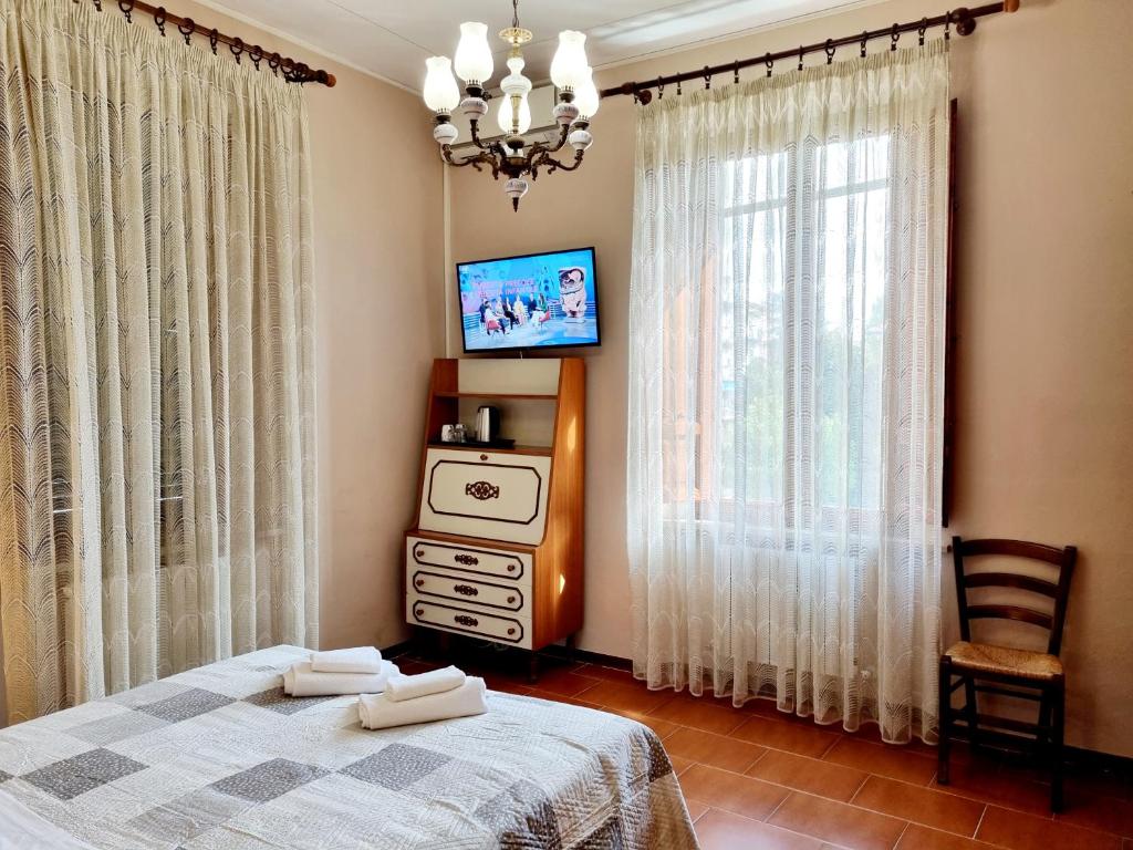 Televízia a/alebo spoločenská miestnosť v ubytovaní Villa Rismondo Pisa