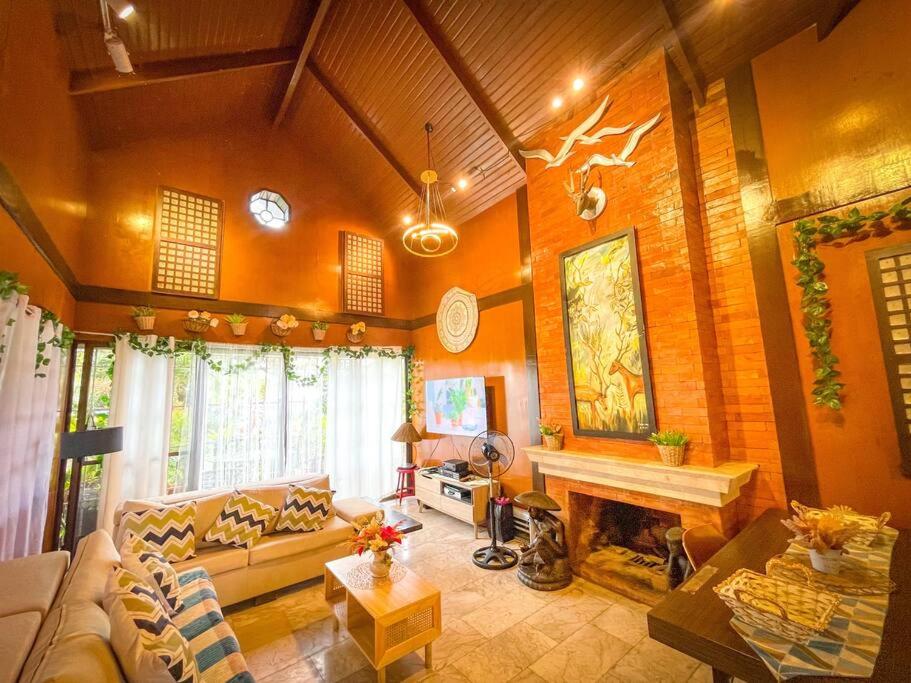 Spacious Villa in Tagaytay with View & Garden (Philippines Tagaytay ...