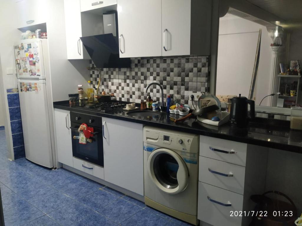 a kitchen with a washing machine and a dishwasher at flat in istanbul in Istanbul