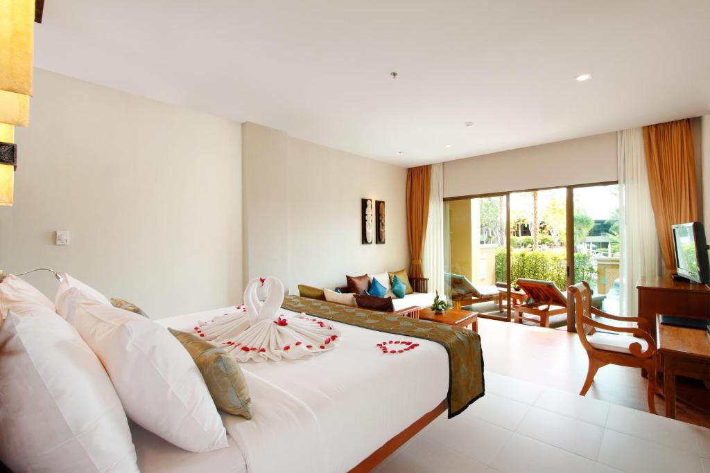 Ein Sitzbereich in der Unterkunft Rawai Palm Beach Resort - SHA Extra Plus