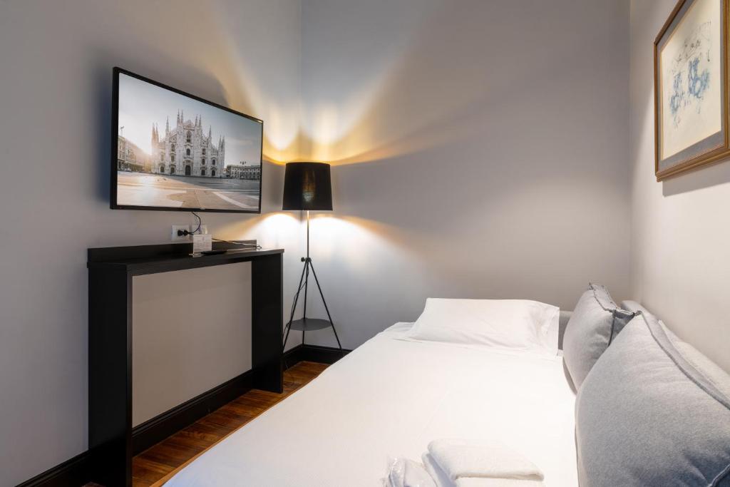 Postel nebo postele na pokoji v ubytování Castello Guest House Milano