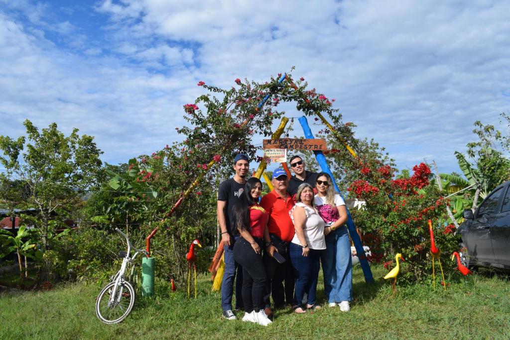 a group of people standing in front of an apple tree at Martyni Campestre in Garzón