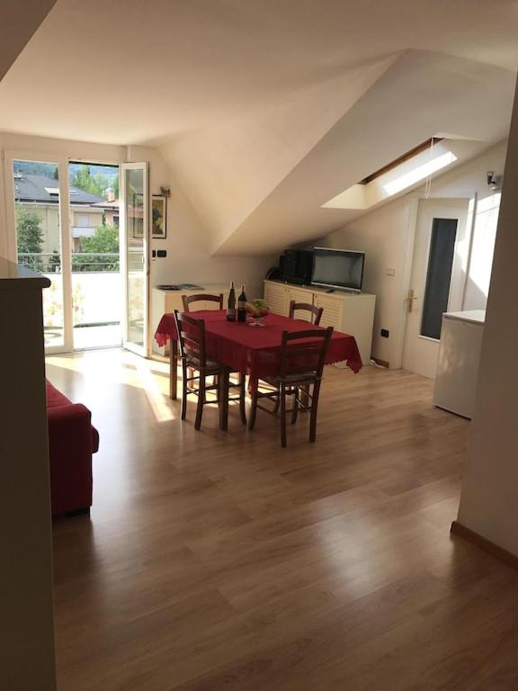 Posedenie v ubytovaní Casa Filippo Large 3 room apartment, close to the beach, free WIFI internet