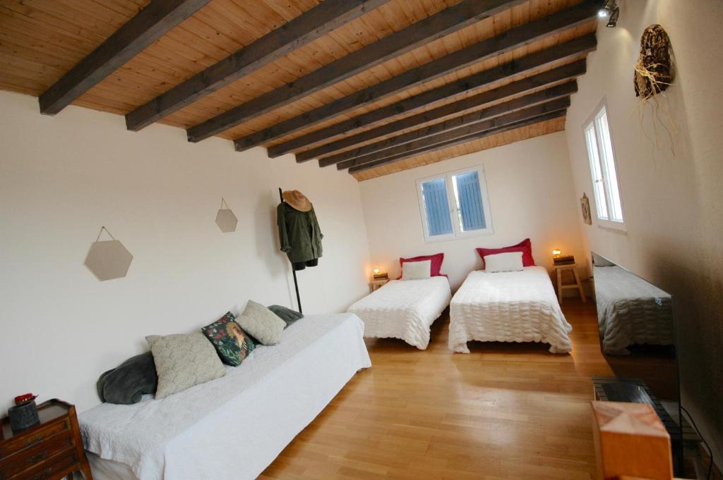 CLOS DE LA BELLEVUE - Quadruple Room With Private External Bathroom