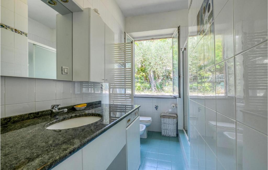 Kuchyňa alebo kuchynka v ubytovaní Amazing Apartment In Portovenere