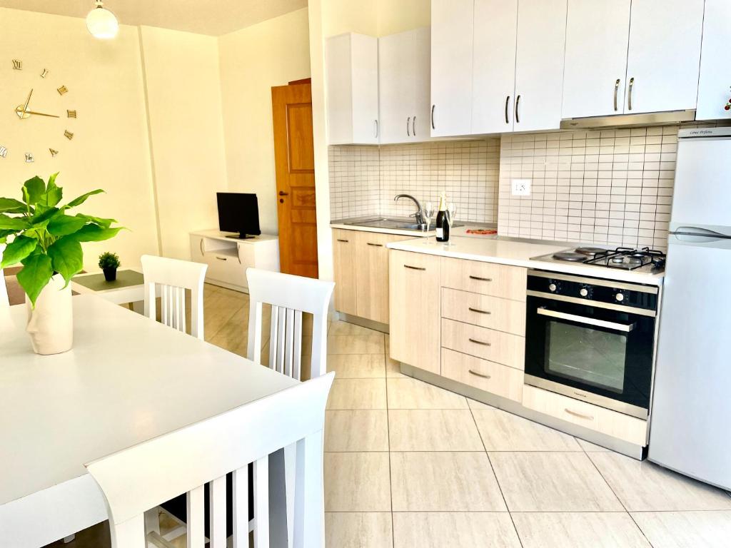 APARTMENT LUNGOMARE - Image 7