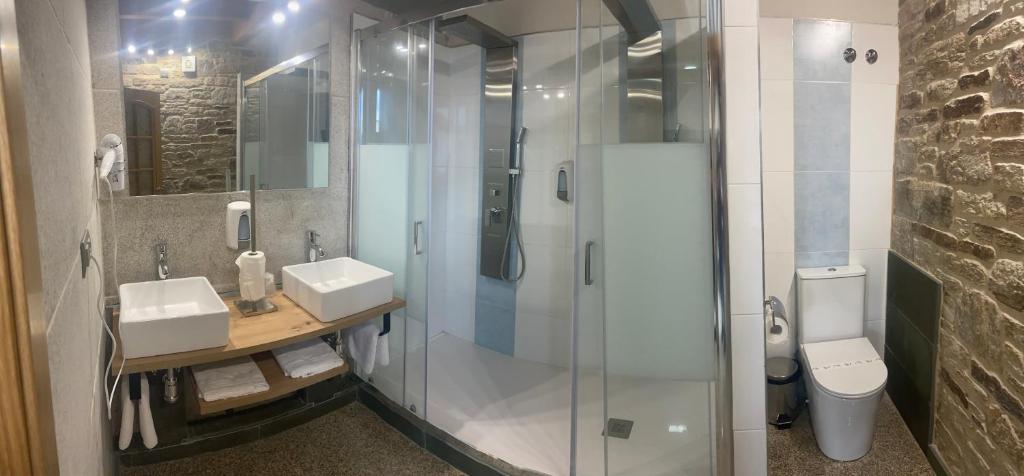 A bathroom at Hotel Rural Finca Aldeola