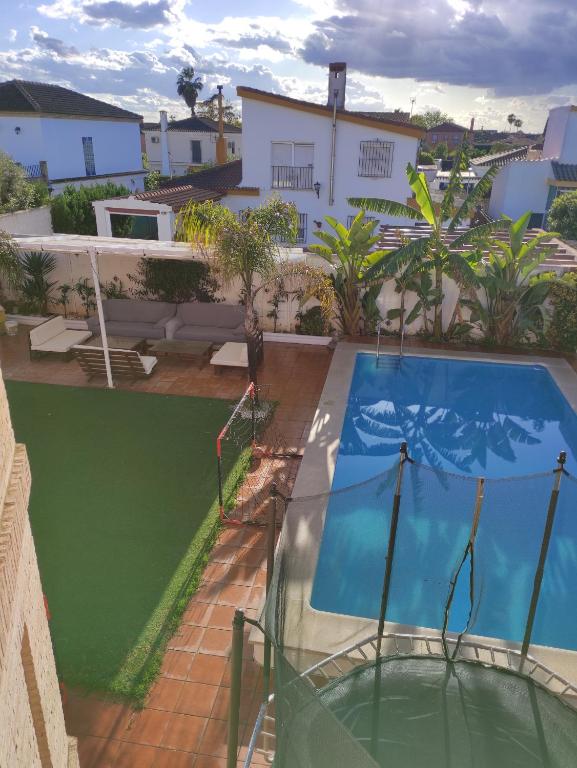 Bazén v ubytovaní Apartamento privado con piscina y jardin compartidos. alebo v jeho blízkosti