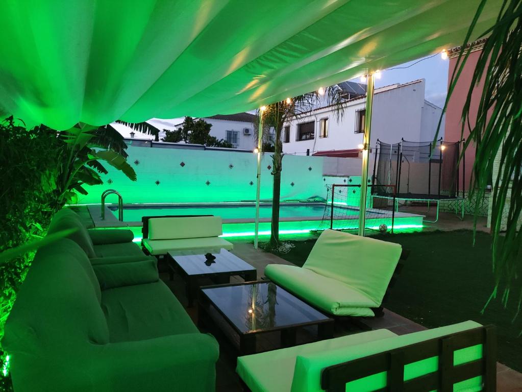 Bazén v ubytovaní Apartamento privado con piscina y jardin compartidos. alebo v jeho blízkosti