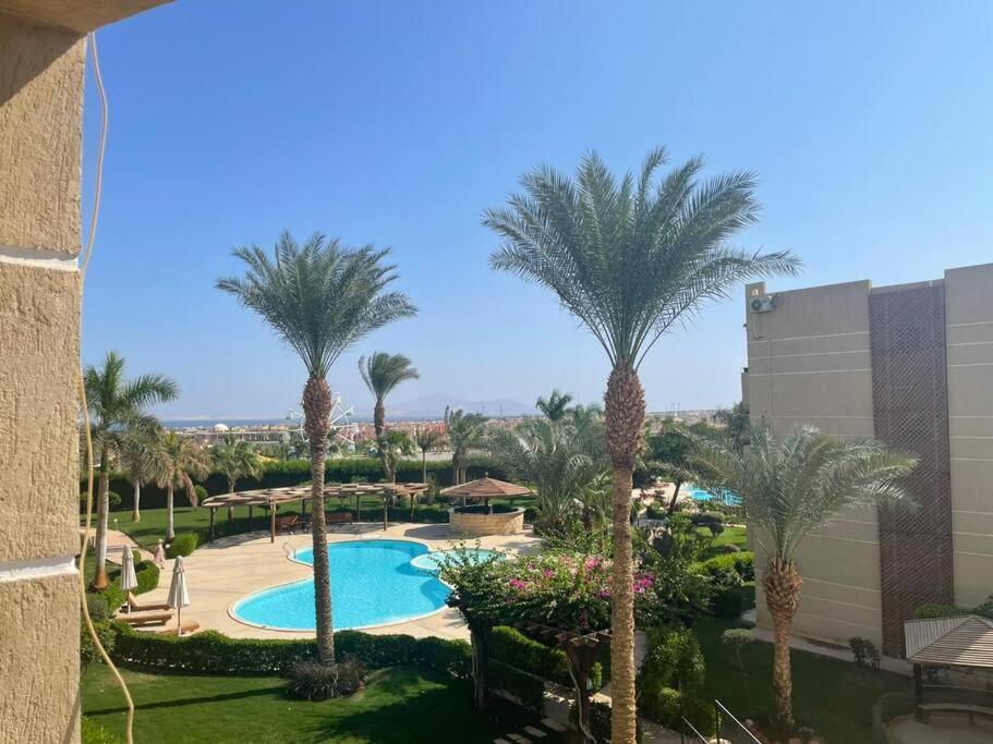 nice 1 bedroom apartment with pool and sea view