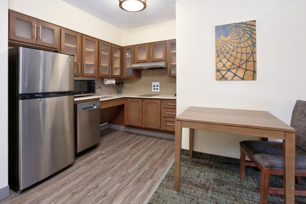 Kuchyň nebo kuchyňský kout v ubytování Staybridge Suites Corning by IHG