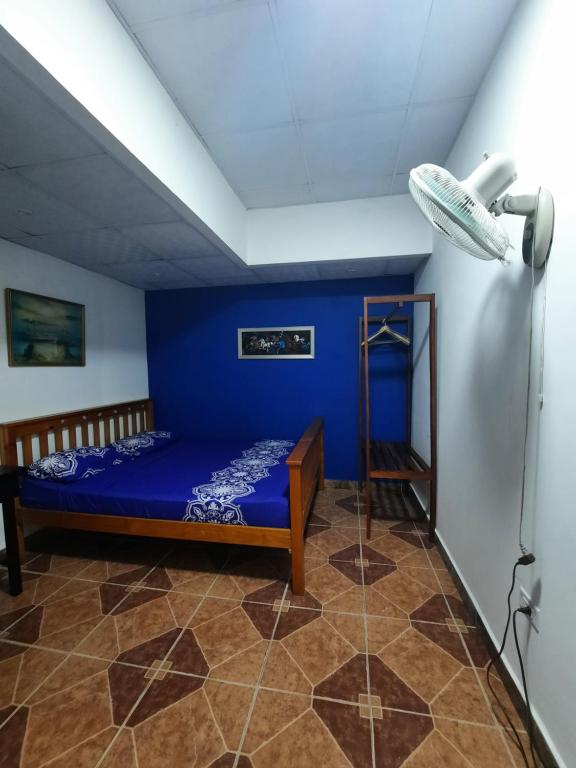 Vuode tai vuoteita majoituspaikassa BlueRock Hostal