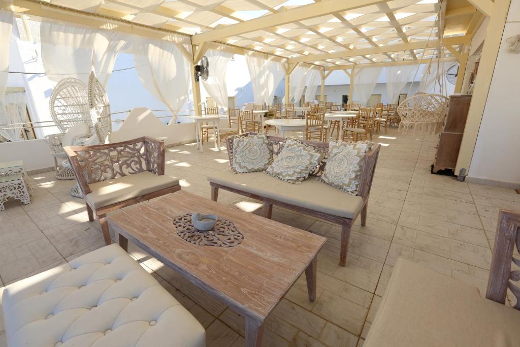 Posedenie v ubytovaní The White Suites