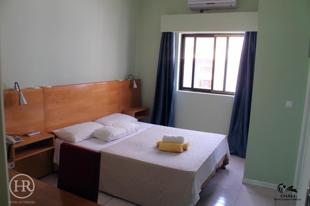Postel nebo postele na pokoji v ubytování Hotel Roterdão "Under New Management"