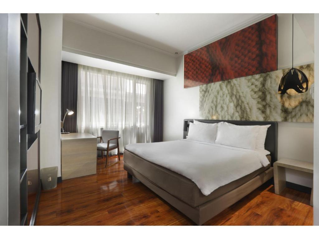 Postel nebo postele na pokoji v ubytování Malyabhara Hotel - formerly Ibis Malioboro